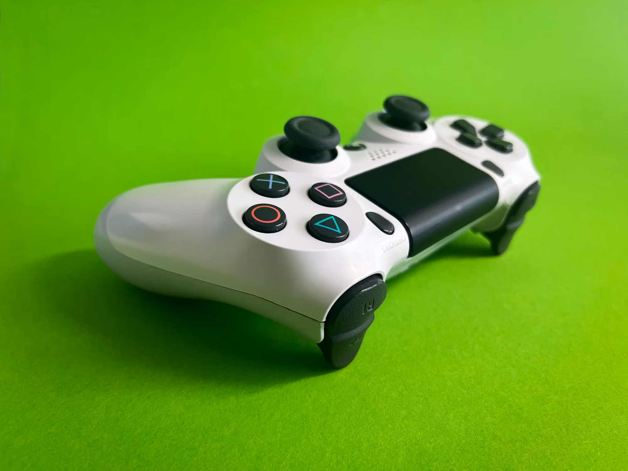 Exploring the Evolution of Esports: From Niche to Global Phenomenon